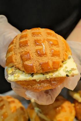 现烤面包—港式黄油菠萝包