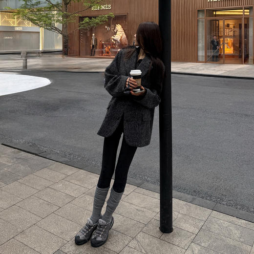 ROMI STUDIO“自我轮廓” 绵羊毛混纺硬挺宽松西装外套 RW24WWH0845 商品图2