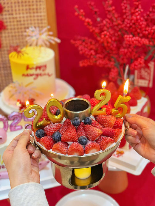 新年限定 红火2025🔥火锅盆装草莓奶油蛋糕（赠送2025蜡烛一套、蜡烛灯一个） 商品图0
