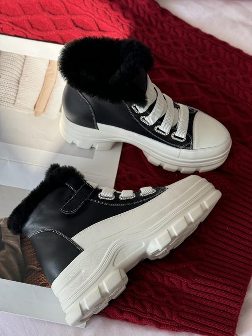 【限量款】【板娘定制真皮马丁靴】牛皮鞋面、内里贵妃绒、鞋口羊毛，穿着暖和和的，关键内外增高差不多7.5cm，上身显瘦显高，很有气场~ 湖州仓 商品图8