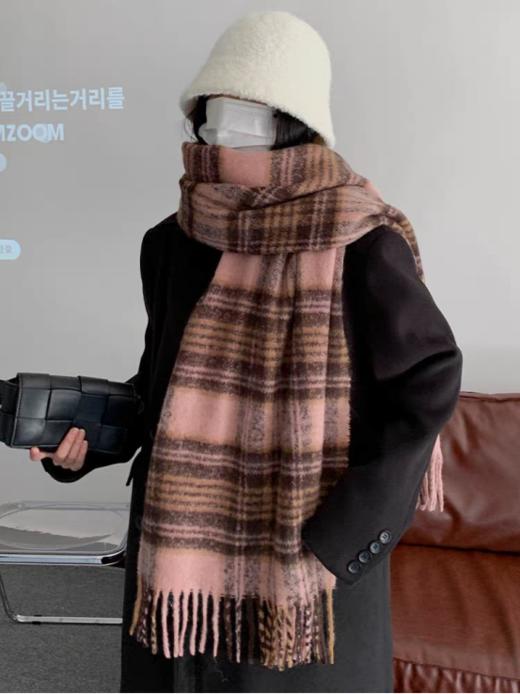 😍【美拉德格纹围巾】✨姐妹们，🍂秋冬的氛围感🉑少不了一条绝美围巾加持呀🧣！ 今天给大家挖到一款宝藏 💗—— 美拉德格纹围巾，颜值🍃、质感双双在线，一整个爱住。🔥 商品图7