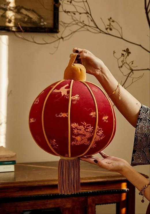 年年有“鱼”🧨全网销量top新中式抱枕 新年抱枕 | 坐墩 |腰枕合集来袭🧨氛围感超强 妥妥的新年必备🧧喜气🐲一秒吸福和富！ 现货库存很少🧨 带回家过有仪式感的中国年 商品图8