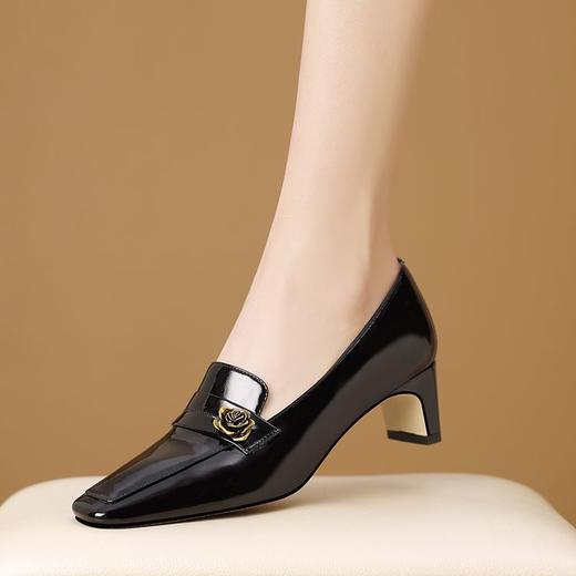 【预售5天】春季新款牛漆皮方头小金扣法式复古山茶花粗跟乐福鞋高跟单鞋HY&H3575 商品图4