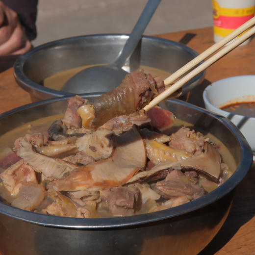 【大理深山散养土鸡】农户自家母鸡孵小鸡老品种散养飞鸡 呼吸新鲜空气 喝山泉水 吃纯玉米菜叶等农家杂粮生长一年以上/脂肪少肉质紧实 没有抗生素牲畜药 大人小孩放心吃的土鸡/顺丰空运包邮 商品图7