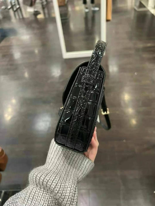 💰699美国直邮Mk Reed系列马鞍包小猪包，鳄鱼纹亮面材质，容量非常🉑，超级轻便，四个颜色🉑选，20*14*5cm 商品图2