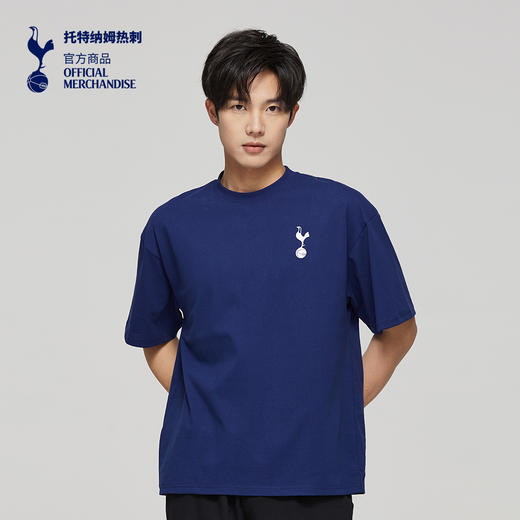 【官方正版】托特纳姆热刺俱乐部 | 运动深蓝印花队徽T恤球迷 商品图1