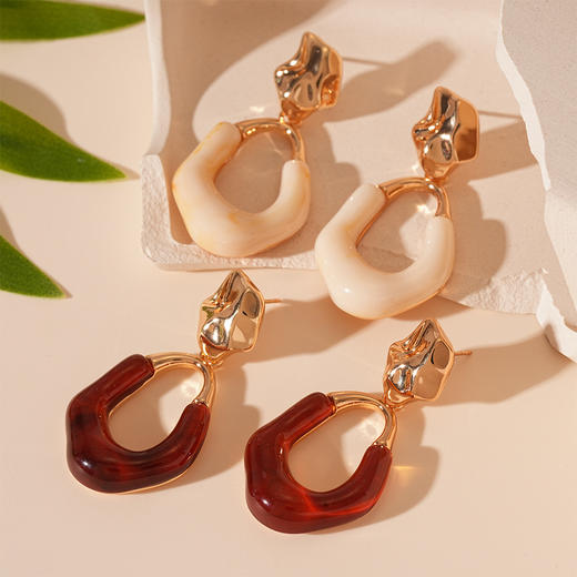 【高级感❗️轻奢小众几何耳坠】不规则银针耳环时尚欧美褶皱金属感树脂复古气质耳饰女本命年新年礼物 商品图1