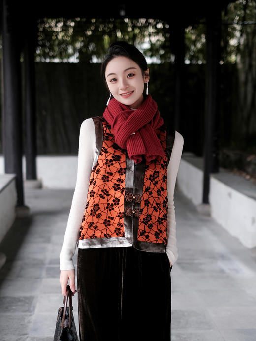 盛唐牡丹| 冰裂梅花纹漳缎马甲(边条浅色) 商品图0