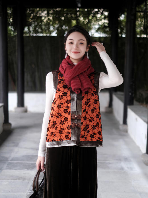 盛唐牡丹| 冰裂梅花纹漳缎马甲(边条浅色) 商品图1