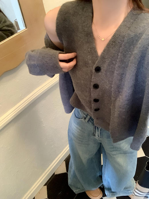 <曾小咸推荐>韩版气质V领毛织马甲背心开衫两件套 日常209.99 立减100 秒杀109.99！！ 商品图6