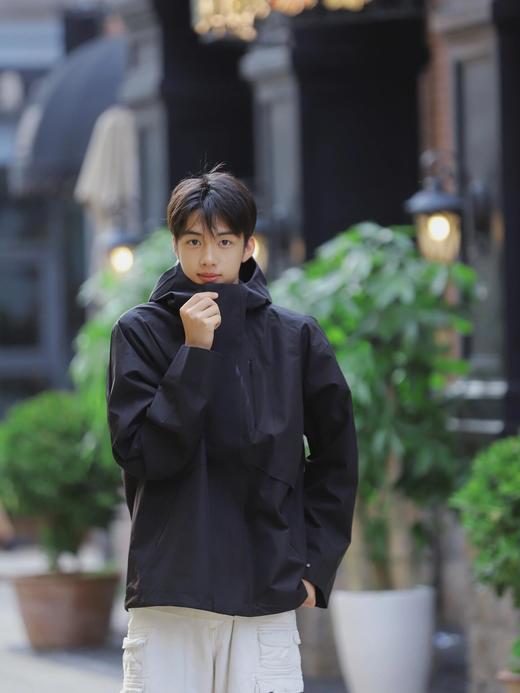 售罄 【意大利LEAVO JOHNSON里奥·强森户外压胶连帽棉服外套】户外三防科技+石墨烯热反射，无惧风雨雪天气❗✅透气排汗，颜值和性能都能兼顾到 ✅立体版型剪裁❗款式简洁流畅，上身帅气有型 商品图5