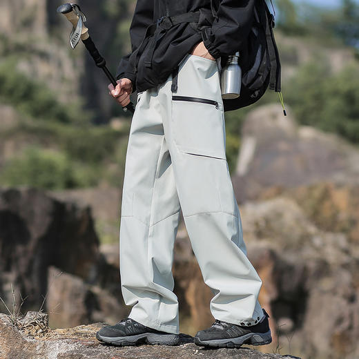 【斯辰唯佳--九合一可拆卸四季山壳裤】外层杜邦特氟龙科技抗寒+里层双面摇粒绒保暖，防水/防油/防污/防风/透气/抗寒/抗皱/耐磨/时尚/百搭、一件顶三件/可穿四季，轻松应对多变天气！ 商品图3