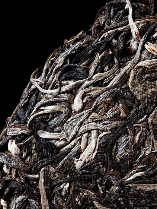 【熊猫普洱青饼】2016年头春云南易武拼配普洱茶生茶收藏品饮价值均一流 357克/饼 拍5发6拍20发25 商品图5