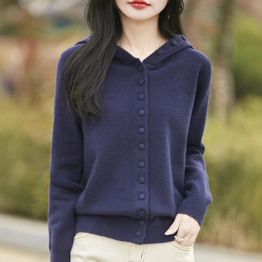 QHJY-JY8208亲肤绒单排扣毛衣外套女七针加厚休闲连帽针织开衫2025年新款上衣 商品图3
