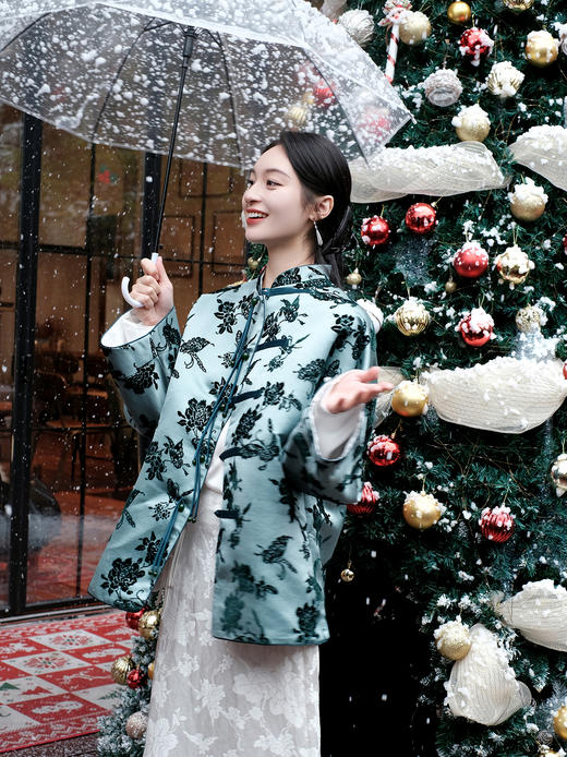 盛唐牡丹| 绿矾色蝶恋花纹漳缎外套 商品图5