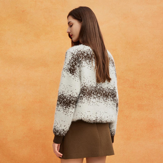 QE631斯尔丽2025春季新款节庆提花廓形显瘦加厚保暖减龄时尚上衣针织衫 商品图1