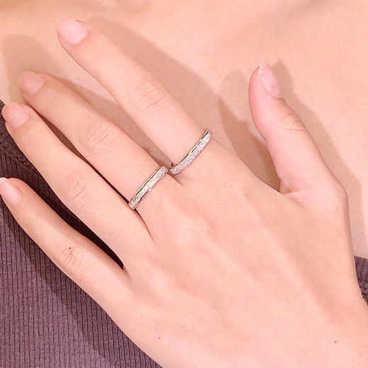 卡蒂罗/KADER 925银 银河繁星情侣对戒 钟情久久闪耀星河可调节素圈一对 爆闪碎冰冰磨砂设计手饰 纪念日送礼 商品图8