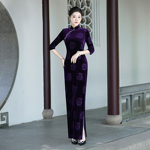 中国风长款优雅修身宴会主持走秀丝绒旗袍 LMQ9-11 商品图1