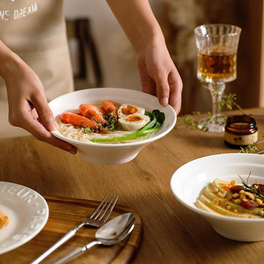 Higoo·嗨购 轻奢极简碗盘系列 8.5英寸中古浮雕餐盘/4.7英寸法式浮雕碗套装/8英寸纯色陶瓷汤碗面碗 商品图4