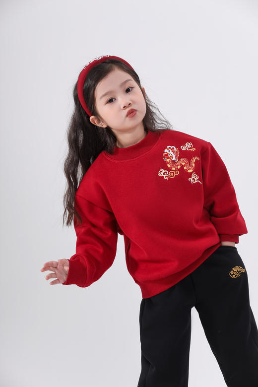 🐍蛇年生肖年服倒计时啦❗️🔥宝贝的新年卫衣来添好运【RARMOELL拉慕儿蛇年生肖年服】❗️ 每年一到冬季就莫名的喜欢红色💕，大概是新年的氛围到这了 红红火火 商品图3