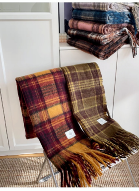 😍【美拉德格纹围巾】✨姐妹们，🍂秋冬的氛围感🉑少不了一条绝美围巾加持呀🧣！ 今天给大家挖到一款宝藏 💗—— 美拉德格纹围巾，颜值🍃、质感双双在线，一整个爱住。🔥