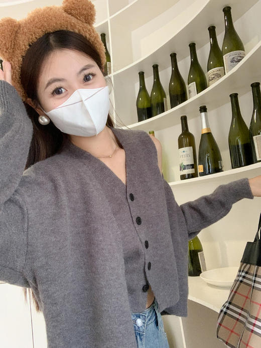 <曾小咸推荐>韩版气质V领毛织马甲背心开衫两件套 日常209.99 立减100 秒杀109.99！！ 商品图8