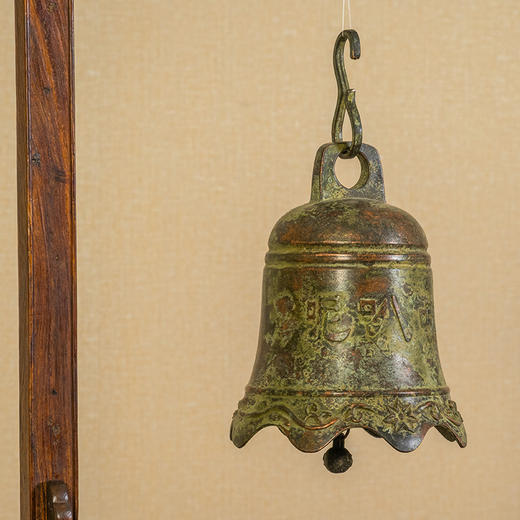 清 黄花梨透雕螭龙捧寿磬架 商品图2