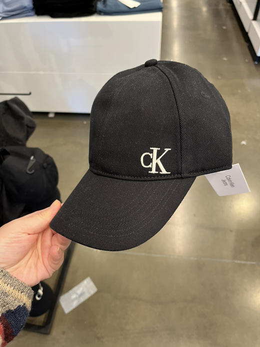 🌟全面补货啦 ‼️ 男女同款 ☀️CK鸭舌帽🧢  [得意] 表示对帽子很挑，这个帽型上头超好看 [色] 商品图4