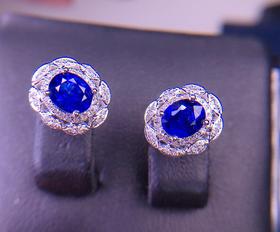 1.12ct刻面蓝宝石耳钉