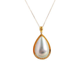 【天然正品】AU750黄金镶钻镶天然水滴形拼合海水珍珠吊坠项链101224NJS24 现售价：2680