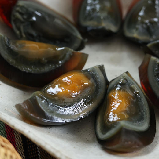 石家庄优选仓库速达  牧童|出口级松花蛋 ，流溏心的出口同品质松花蛋，无抗无铅 ，细腻柔滑、 不腥不涩 、Q弹清香   净重600克/10枚装 商品图2