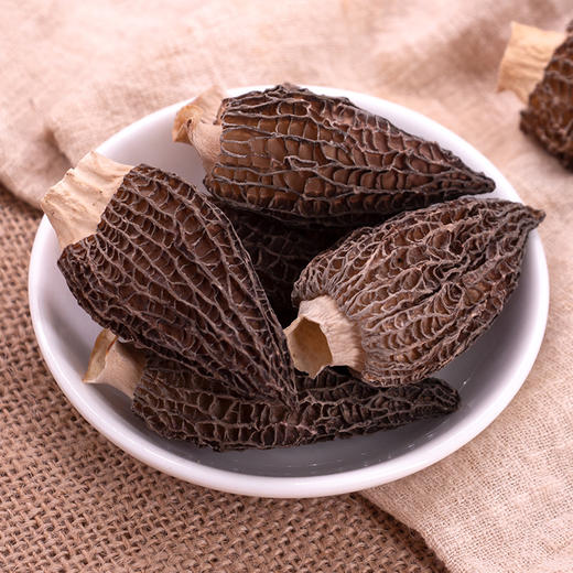 云南高原干货羊肚菌   个头大  菌帽黑   自然晾晒  人工精选  煲汤汤色纯正  菌味鲜美 老少皆宜 商品图2