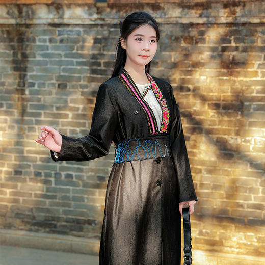 【秋季】松烟入墨刺绣长外套 | 现货加急发 商品图2