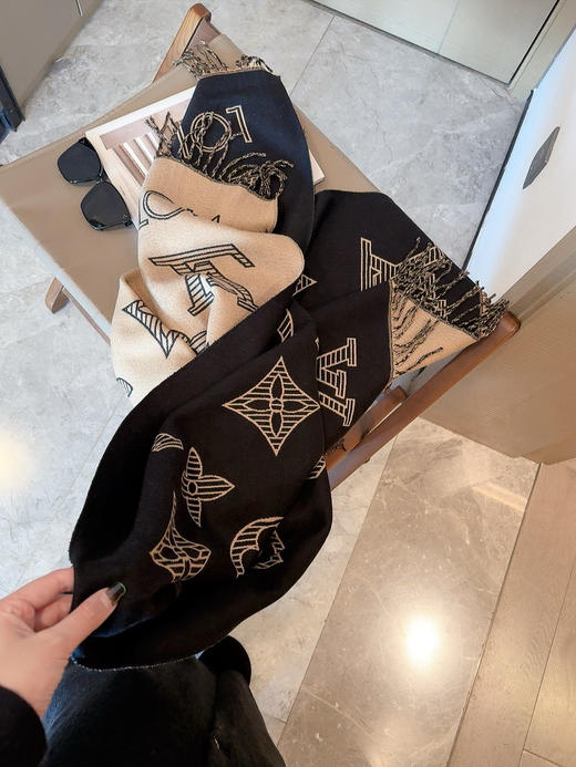 秋冬特惠💰150 LV围巾 女神及日常都非常好搭配的款 商品图2