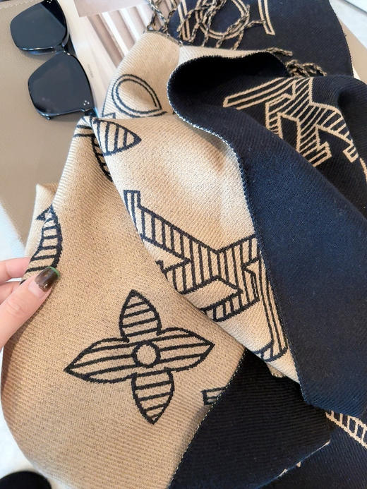 秋冬特惠💰150 LV围巾 女神及日常都非常好搭配的款 商品图3