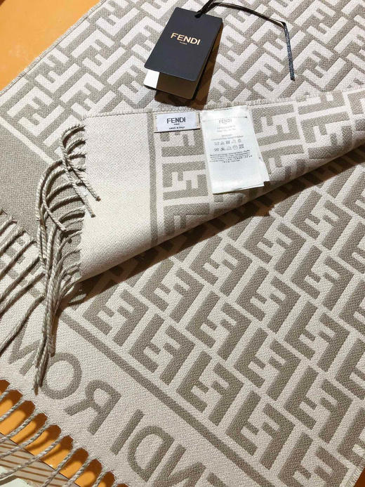 秋冬特惠💰260 芬迪通用情侣款【FF】围巾，羊毛提花编织，手感柔软舒适奢华有质感 商品图5