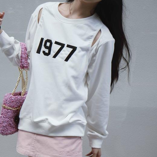 顺丰包邮15130洛诗琳2025春季设计感慵懒风漏肩圆领卫衣女163818 商品图1