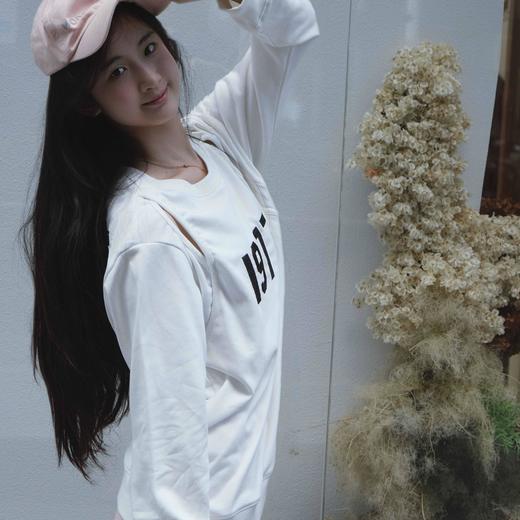 顺丰包邮15130洛诗琳2025春季设计感慵懒风漏肩圆领卫衣女163818 商品图2