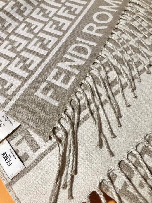 秋冬特惠💰260 芬迪通用情侣款【FF】围巾，羊毛提花编织，手感柔软舒适奢华有质感 商品图7