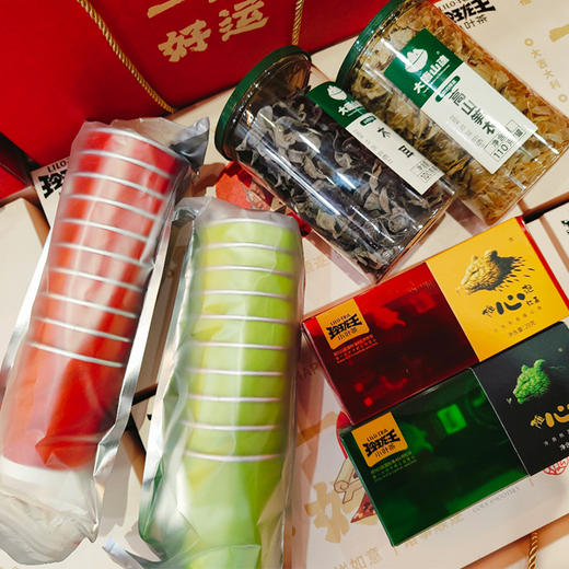 新年礼盒一箱好运：六件大礼-红茶冷泡茶1盒+绿茶冷泡茶1盒+木耳1罐+高山笋衣1罐+办公隐茶杯红茶/绿茶各10个 商品图1