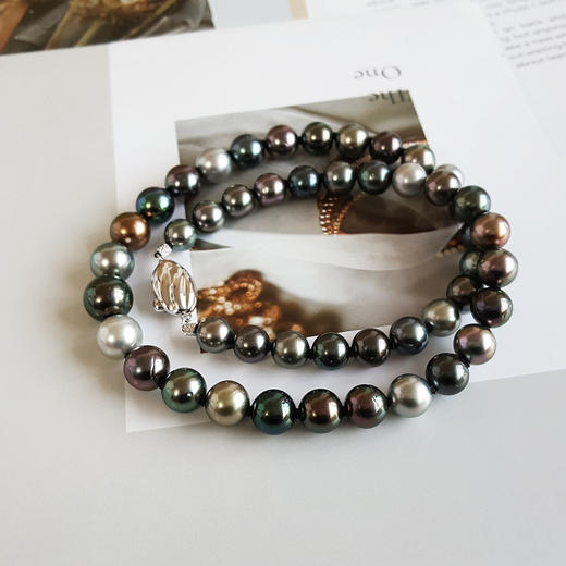 【天然正品】收藏级极强晕彩约8.0-10.8MM混彩黑蝶大溪地海水珍珠项链151224NJM17 现售价：17800 商品图3