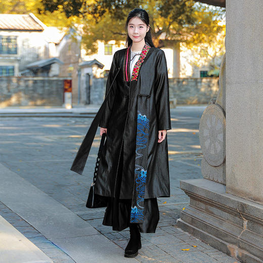 【秋季】松烟入墨刺绣长外套 | 现货加急发 商品图3