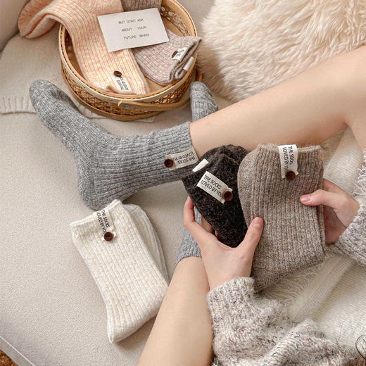 【温暖羊毛】4双装！秋冬布标钮扣羊毛袜子女加厚保暖中筒袜 商品图3