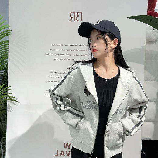 MZ连帽织带印字母长袖卫衣外套（灰） 冬季 244010560321 商品图4