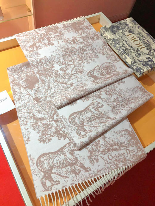 秋冬特惠💰240 迪家Sauvage 茹伊印花围巾 新演绎 经典图案 商品图6