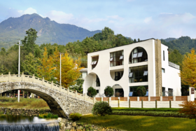 【彭州-397号院】7房小院，临溪靠山，烧烤K歌，喝下午茶，双床多，天台山下的精致小院 ttd