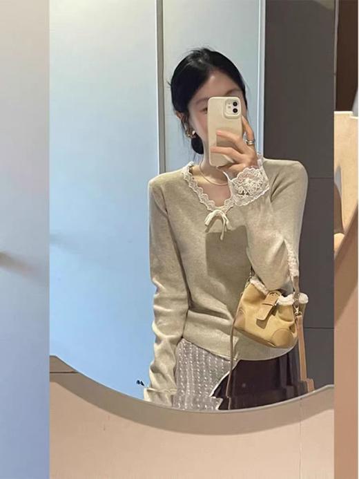 <曾小咸推荐>  V领蕾丝边拼接打底衫 商品图4