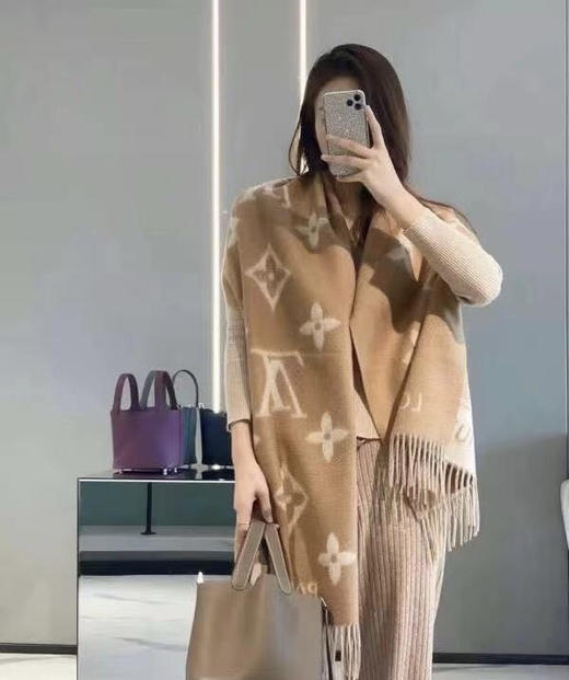 秋冬特惠💰150 LV围巾 高端围巾披肩 经典四叶草图案 商品图6