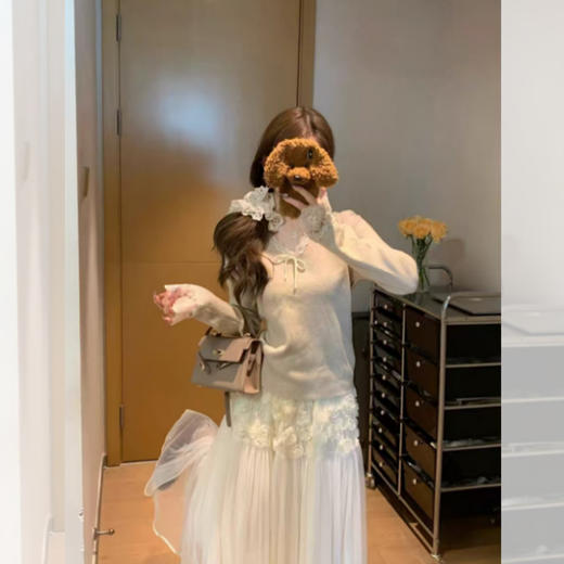 <曾小咸推荐>  V领蕾丝边拼接打底衫 商品图6