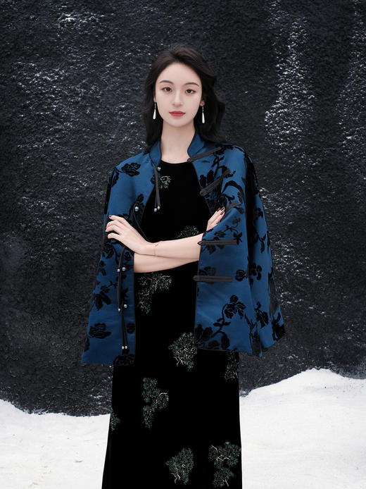 盛唐牡丹 |石青底色真丝漳绒外套 商品图0